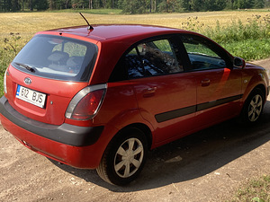 Kia Rio (4 фото из 9)