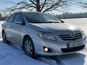 Toyota Corolla (4 фото из 12)