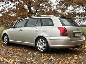 Toyota Avensis 1,8 95kw (2 foto / 10)