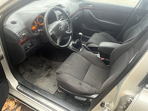 Toyota Avensis 1,8 95kw (9 foto / 10)