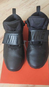 Nike team Hustle (2 foto / 6)