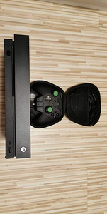 Xbox one x 1T (2 фото из 3)