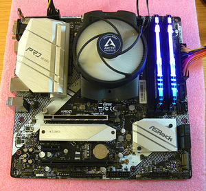 AsRock B550M Pro4,Ryzen 5 3400G,DDR4 RGB 16GB,SSD 250GB M.2 (5 foto / 10)