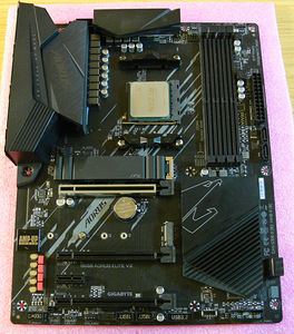 Gigabyte B550 Aorus,Ryzen5 5600G,DDR4 RGB 16GB,SSD M.2 256GB (5 foto / 10)