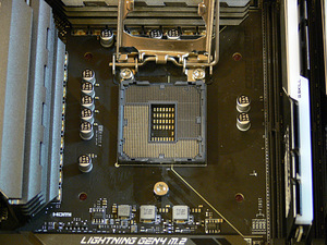 MSI MAG Z590 Tomahawk, i7-11700, DDR4 16GB, SSD M.2 256GB (7 foto / 10)