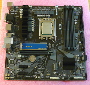 Gigabyte B660M DS3H, i3-12100F, DDR4 16GB, SSD 512GB (4 foto / 10)