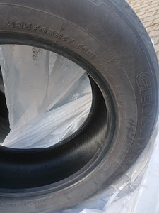 Yokohama 235/65/R17 (2 foto / 4)