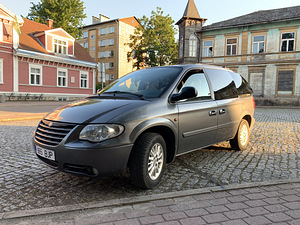 Chrysler Voyager järelmaksuvõimalusega (1 foto / 12)