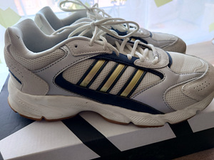 Müüa tossud Adidas, 44,5 (1 foto / 4)