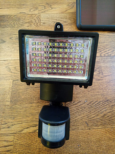 Mini LED liikumisandur, päikeseelektri paneeliga. (3 foto / 5)