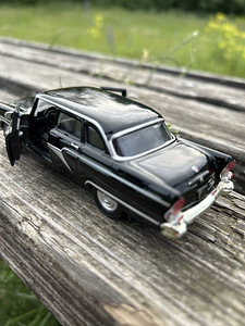 Gaz 13 Tšaika 1/43 (3 foto / 3)