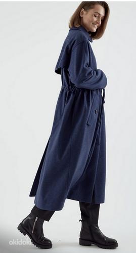 Пальто с кулиской и вертикальным карманом из шерсти синее (фото #5)