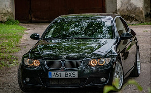 BMW e93 330D M-Pakett (4 foto / 9)