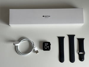 Apple Watch 3 42mm / Apple Watch 3 38mm (1 foto / 3)
