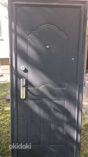 Металлическа дверь с замками! (фото #1)