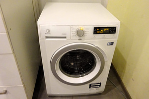 Pesumasin Electrolux EWF1287HDW auruga, tasuta transport (1 foto / 2)