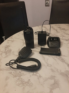Käsiraadio Kenwood (1 foto / 1)