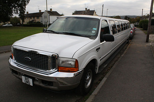 FORD EXCURSION SUPER STRETCH ЛИМУЗИН (6 фото из 10)