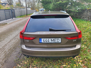 VOLVO V90 Momentum Business (8 foto / 11)