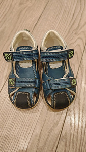 Laste sandaalid 24