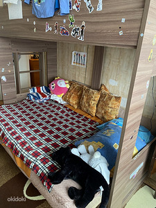Детская двухъярусная кровать (1 фото из 4)