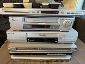 4 DVD/CD mängijat + 2 VHS videomakki Panasonic ja Philips (2 foto / 7)