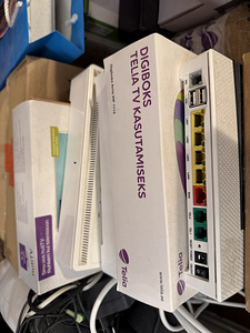 Telia Inteno DG301A ruuterid + toiteadapterid + kaablid 7tk (1 foto / 6)