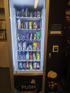 VENDING APPARAAT KOOS TERMINAALIGA ja külmkappiga