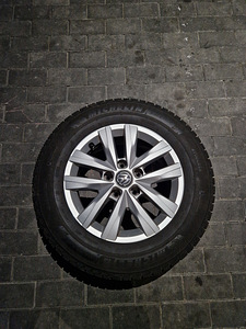 MICHELIN ICE X ШИПОВАННЫЕ ШИНЫ + ОРИГИНАЛЬНЫЕ ДИСКИ VW R16 215/65 (6 фото из 6)