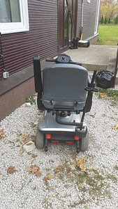 Mootoriga elektriline ratastool Invacare Leo (3 foto / 6)