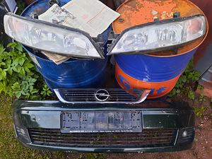 Opel Vectra B рестайлинг передняя решетка радиатора фары