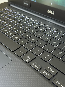 Dell Precision 5510 i7 (8 фото из 9)