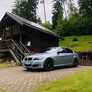 BMW 330 Facelift xDrive 3.0 180kW (1 foto / 10)