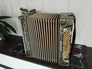 Hohner verdi II 80 басов (2 фото из 3)