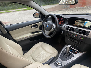 BMW 330 xDrive (7 foto / 10)