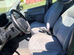 Ford Fiesta 1,3 2002 (5 foto / 8)