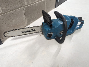 Akusaag Makita DUC303 + 2 akut, laadija, varukett (2 foto / 3)