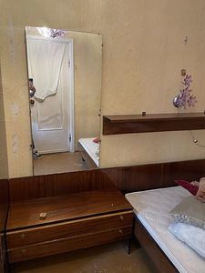 Voodi, öökapid, peeglid (3 foto / 4)