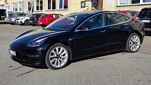 Tesla rent Bolt Uberi Premium (2 foto / 4)
