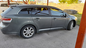 Toyota avensis 2011,executive (2 foto / 5)