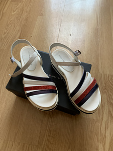 Tommy Hilfiger 33 laste sandaalid (1 foto / 6)
