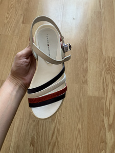 Tommy Hilfiger 33 laste sandaalid (4 foto / 6)