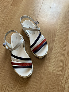 Tommy Hilfiger 33 laste sandaalid (6 foto / 6)