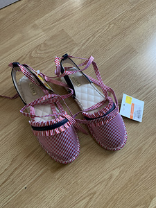 Laste sandaalid Guess 33 Uus (6 foto / 6)