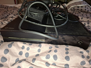 Xbox one 1tb + elitegamepad (2 foto / 10)