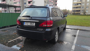 Toyota Avrnsis Verso (3 foto / 3)