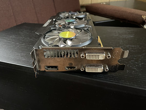 AMD r9 290x Gigabyte (2 foto / 2)