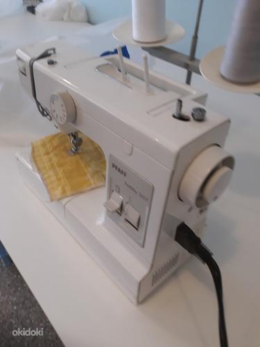 Швейная машина бытовая (фото #2)