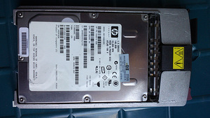 SCSI HDD 146.8 GB, 72.8GB (1 foto / 3)