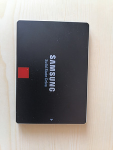 Samsung 850 Pro series 256GB 2.5" SATAIII 3D V-NAND (1 foto / 2)